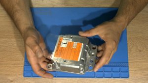 Nissan Juke прошивка блока SRS AirBag после аварии