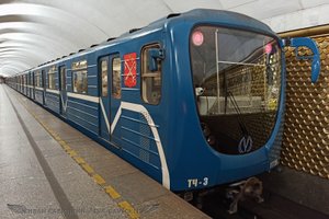 Метро-поезда Петербурга и станция Проспект Славы