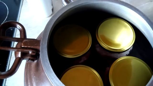 Экспериментальное видео каша и тушенка в афганском казане.