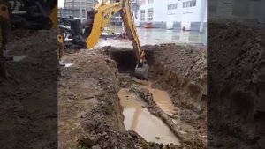 Экскаватор погрузчик,переставили ковш наоборот