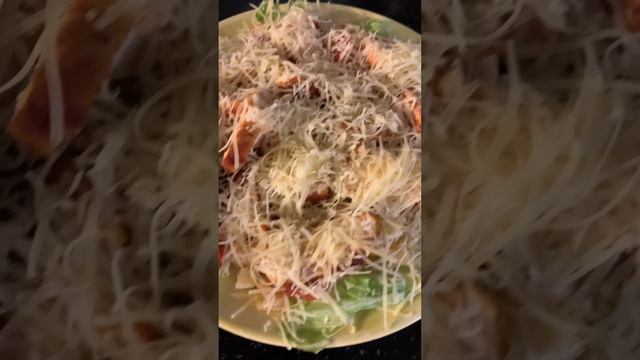 Салат"Цезарь" домашнего приготовления#лайфстайлблог #блоггер #лайф #рекомендации #осень #едимвкусно