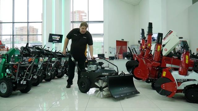 Надежность и мощность почти как у танка. Caiman Giro 800K подметальная  машина