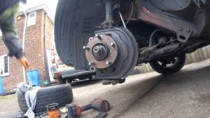 How to change Nissan Qashqai brake discs / Как поменять тормозные диски Nissan Qashqai