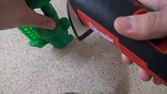 Аккумуляторный мультитул-осциллятор Milwaukee 2426-20 M12 смотреть онлайн