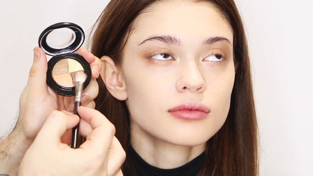 Яркий макияж с акцентом на губы смотреть онлайн