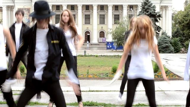 Танцевальный флешмоб памяти Майкла Джексона
