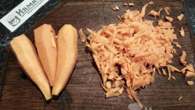 Морковный салат с плавленным сыром и вареными яйцами