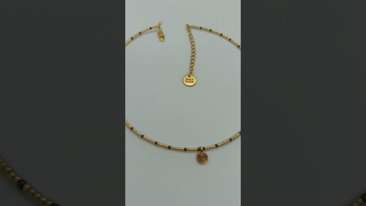 Чокер на шею из бисера золотой с подвеской спираль на каждый день #shorts смотреть онлайн