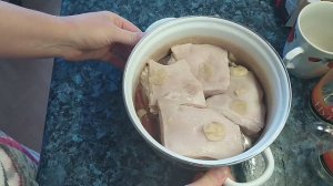 ДОМАШНЕЕ соленое САЛО с ЧЕСНОКОМ и Перцем / Простой Рецепт Как Засолить Сало за 4 дня!