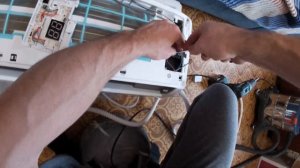 установка внутреннего блока кондиционера / как установить кондиционер своими руками #шортс