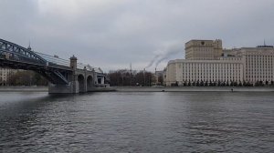 Москва. Андреевский пешеходный мост. Фрунзенская набережная. Ноябрь 2022 года.