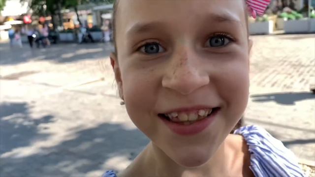 ЧЕЛОВЕК передо мной РЕШАЕТ, что Я БУДУ ЕСТЬ 🍔👅 #24часа #ЧЕЛЛЕНДЖ повезло или НЕ ПОВЕЗЛО⁉️ смотреть онлайн