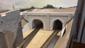 OO Gauge MODEL RAILWAY,  BRIDGES & TUNNELS   BRICKS, BRICKS & more BRICKS mp4 zbgtntp