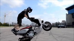 Стант на скутере