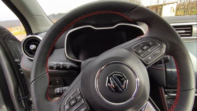 MG ZS EV, Китайский электромобиль, лидер в категории цене/характеристики между iD3, Peugeot 2008E смотреть онлайн