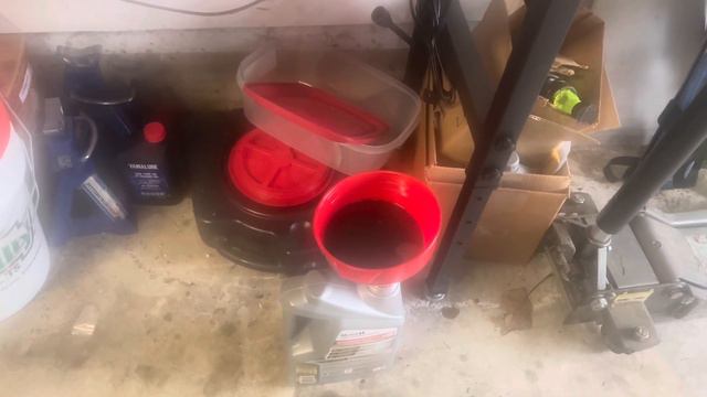 Ducati hypermotard mono 698 RVE first 150 miles like/dislikes. How to check and change the oil. смотреть онлайн