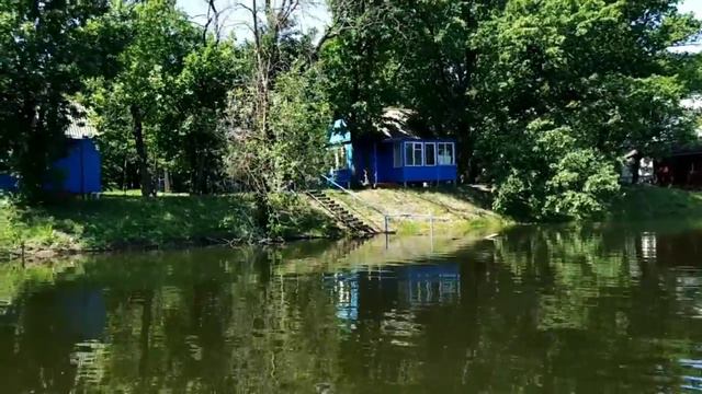 Прогулка по речке на катамаране. Базы отдыха 