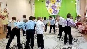 Танец мальчиков в детском саду под песню " В краю магнолий"