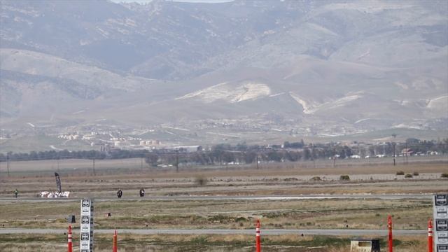 Kawasaki Ninja H2R vs H2 (SHIFT S3CTOR 1/2 MILE!!) смотреть онлайн