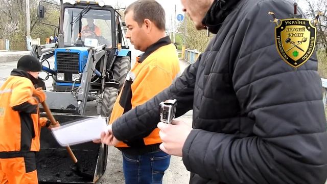 Славянск. Ремонт дорог. Не безразличность граждан к своему городу. смотреть онлайн