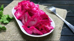 Кочан капусты, одна морковь и свекла. Вкусная маринованная капуста "Пелюстка" быстрого приготовления