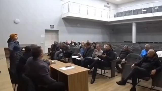 На Львовщине депутатам вручают повестки прямо на заседаниях