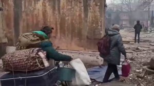 Российские военные продолжают эвакуацию мирных жителей Мариуполя.