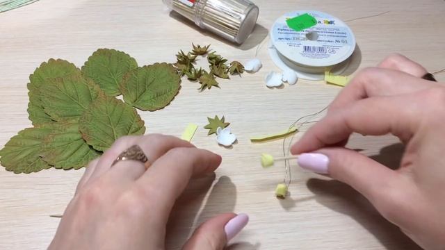 МК Полянка Землянички. Фоамиран, масса для лепки, жидкий фоамиран. смотреть онлайн