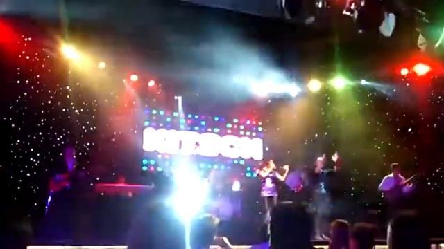 Fiesta - Raffaella Carra cover Daniela Hernández смотреть онлайн