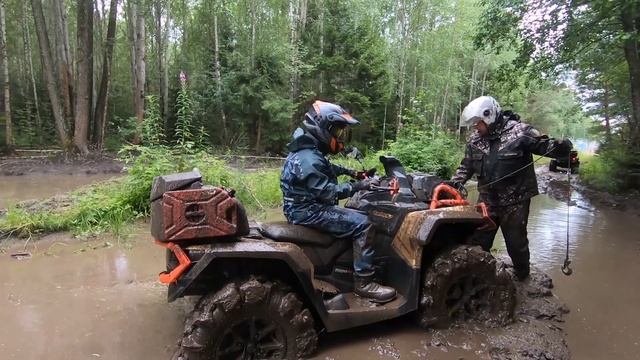 BRP XMR 2019 против CFMoto x8 в грязи. Cfmoto сломался. смотреть онлайн
