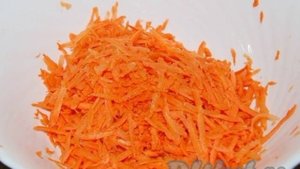 Жареная морковь с луком