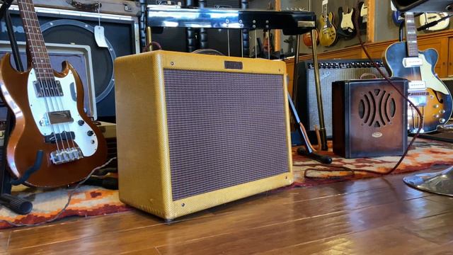 1956 Fender Deluxe 5E3 Demo with Dave Hays смотреть онлайн