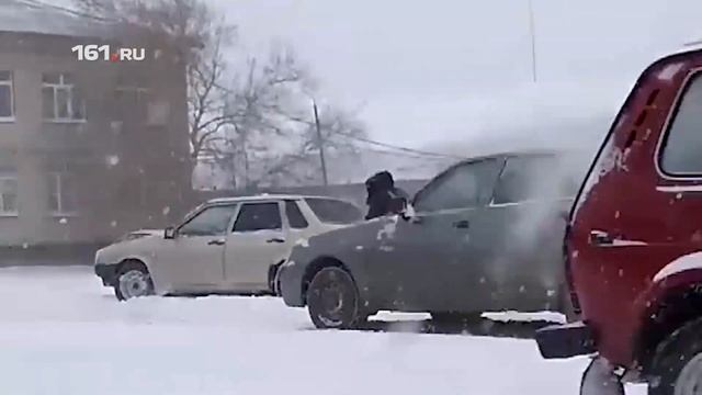 Наряд ДПС помогает водителям смотреть онлайн