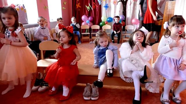 Весенний утренник. Младшая группа. Baby Gold. смотреть онлайн