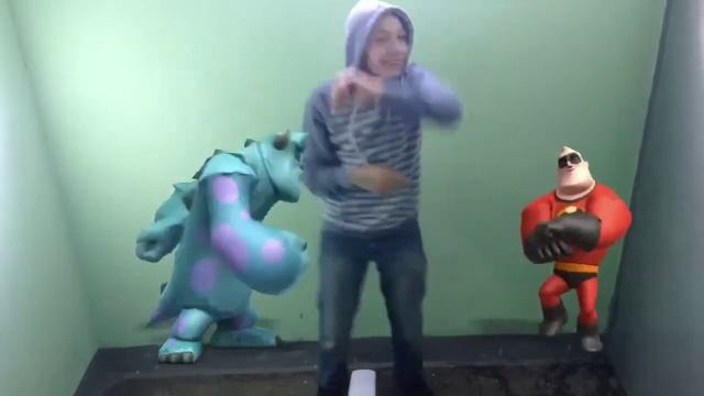 Хаха) пацан угарно танцует) смотреть онлайн