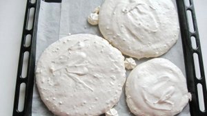 Торт из безе с арахисом