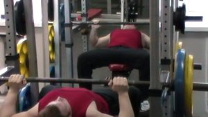 Как накачать грудные мышцы. Жим в силовой раме.