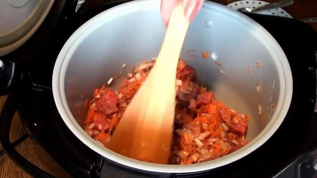 Тушеная капуста с мясом. Очень вкусно, быстро и просто. Рецепт - пальчики оближешь!