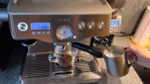 Работа кофемашины Bork C802 и кофемолки Bork J800