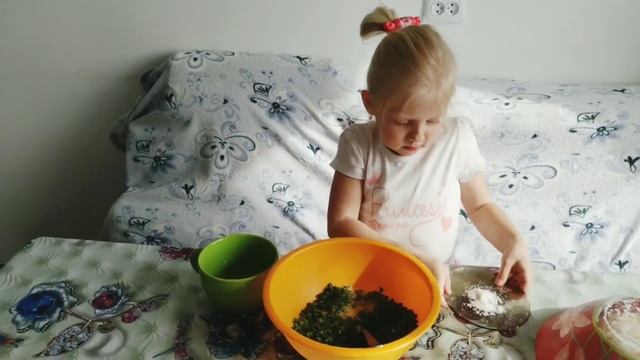 Рулеты с джусаем в мантоварке. Джусай с яйцом и джусай с мясом. Джусай ещё называют Емди.