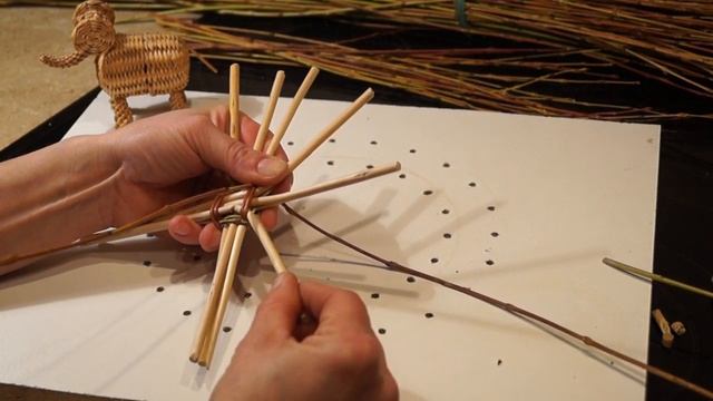 Русская ива. Урок 7. Плетение круглого донышка 3 на 3.