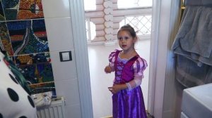 Амелька КОРОЛЕВА! Вообразила себя  и придумывает свои правила! Кто в доме Хозяин: Мама или Амелька?