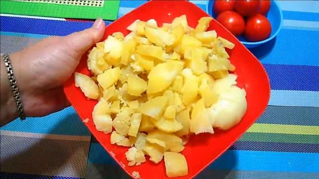Вкусный нежный САЛАТ из Цветной Капусты с помидорами,зеленым горошком под майонезом