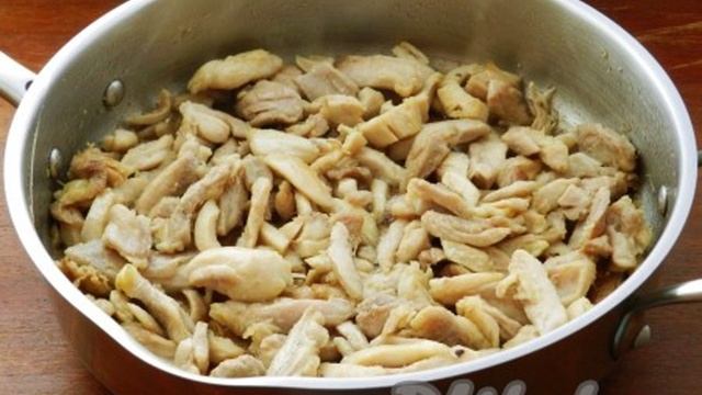 Филе бедра курицы в сметане на сковороде