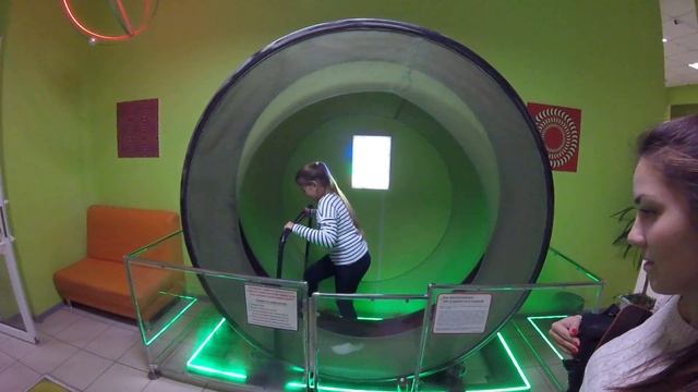 Жидкий пол (Музей Интересной Науки в Одессе) смотреть онлайн