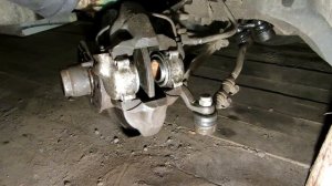 Замена передних тормозных колодок и разработка тормозных цилиндров быстро и легко своими руками !