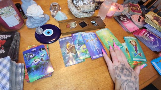 Gemini ♊️ Love ❤️ Unfinished business. Moving in with them? Crazy karmic lurking, you deserve this❤