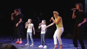 "Имена Продакшн" и Jukebox Trio – «Живи настоящим» (Я Верю 2015)