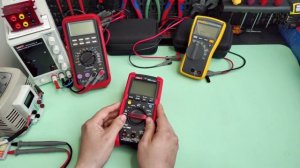 Am testat multimetrul Uni-T UT191E.