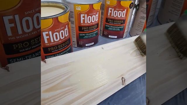 Нанесение пропитки "Flood". Колерованный цвет для фасада дома из двойного бруса.